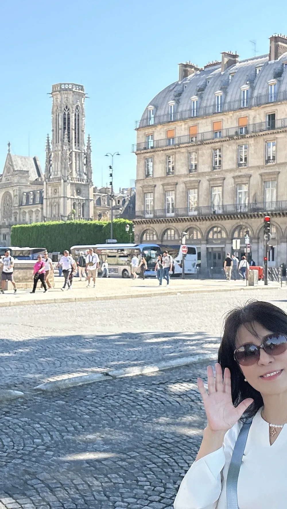 取引先の会社様のご招待での勉強会で、フランス、パリに来ていま...